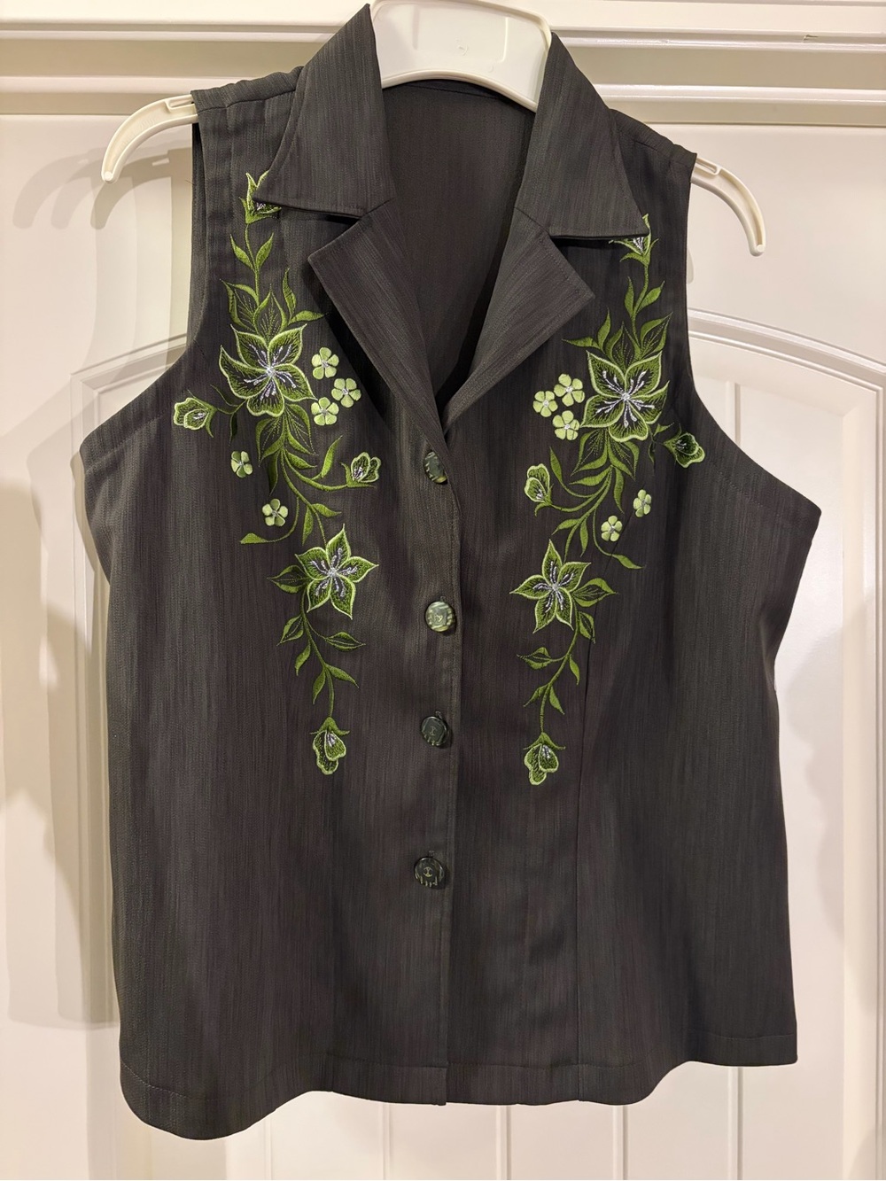 Sleeveless green vest with Green Floral Embroidery